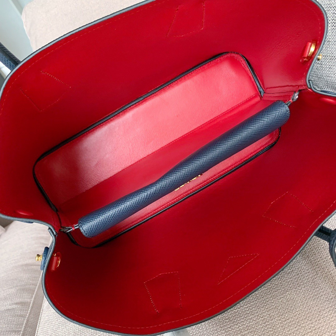 Pra*a double tote medium size