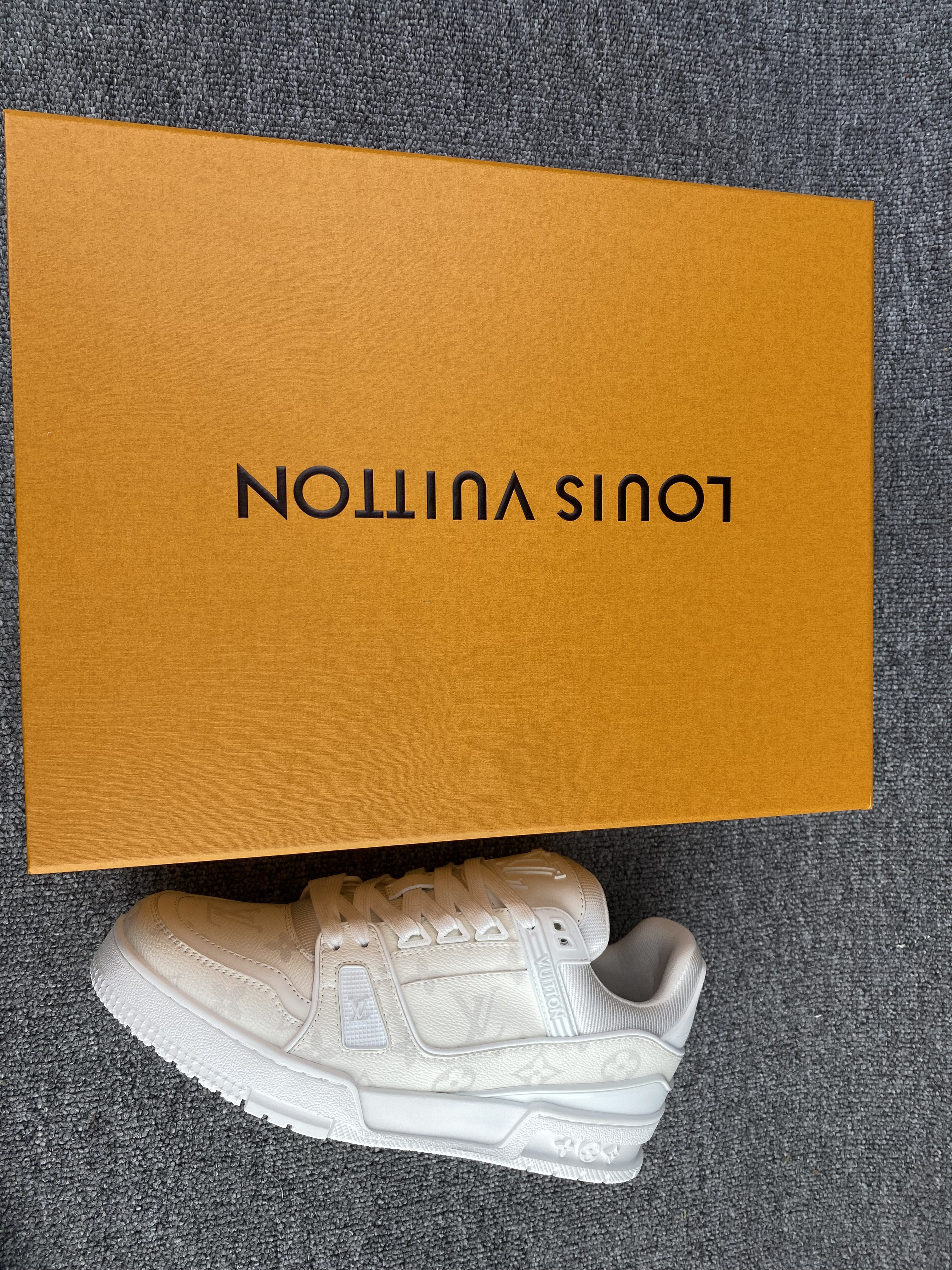 UA LV Trainer Sneaker