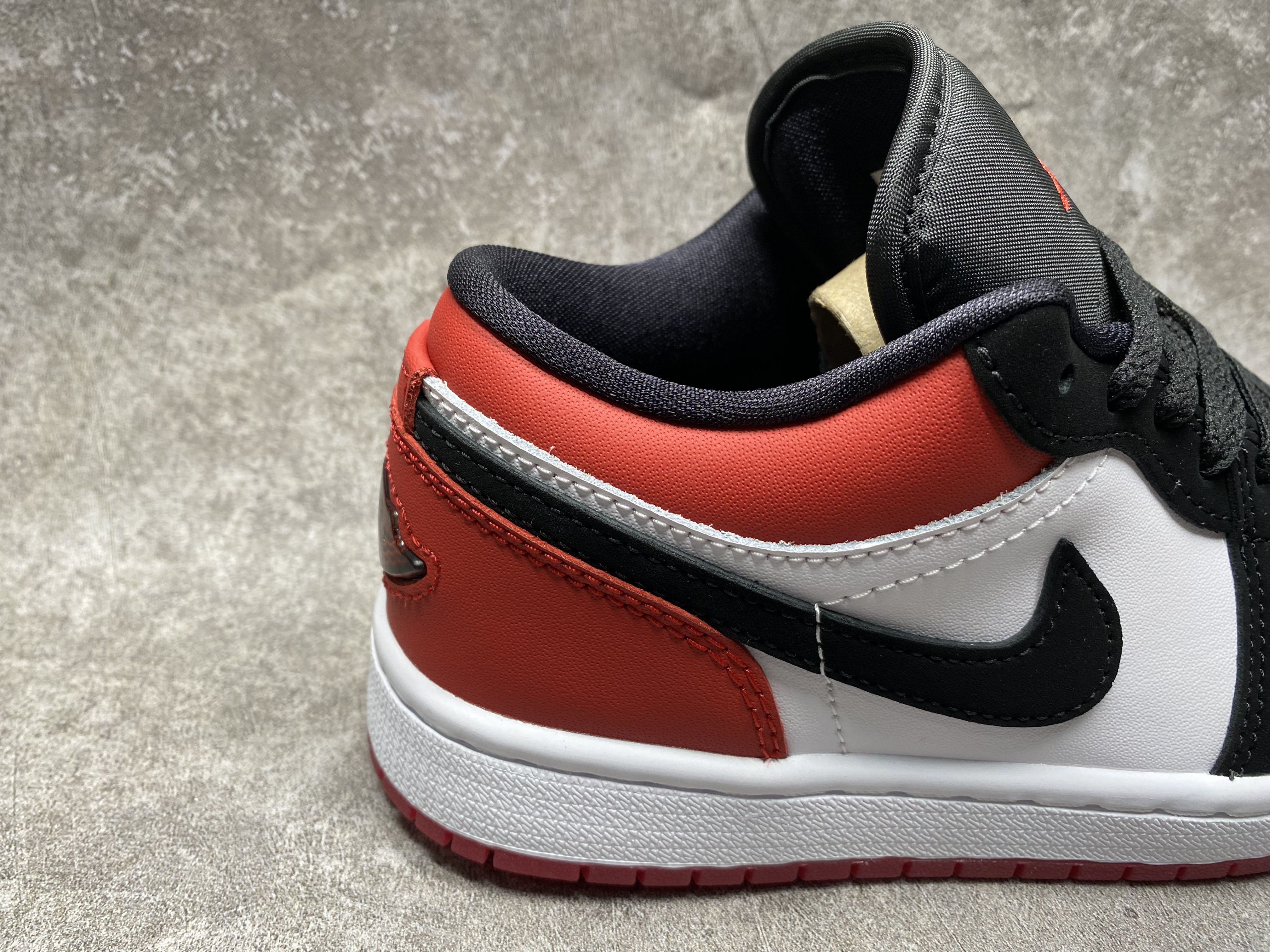 UA AIR JORDAN 1 LOW SE