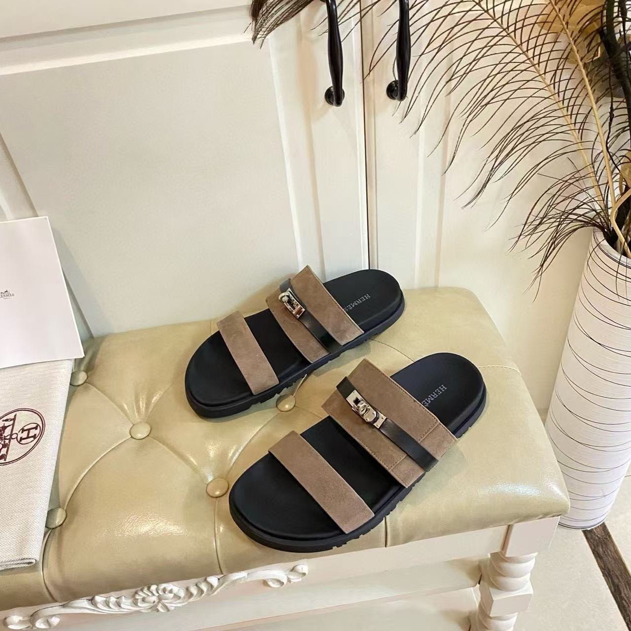 ua H**me5 jackson sandal