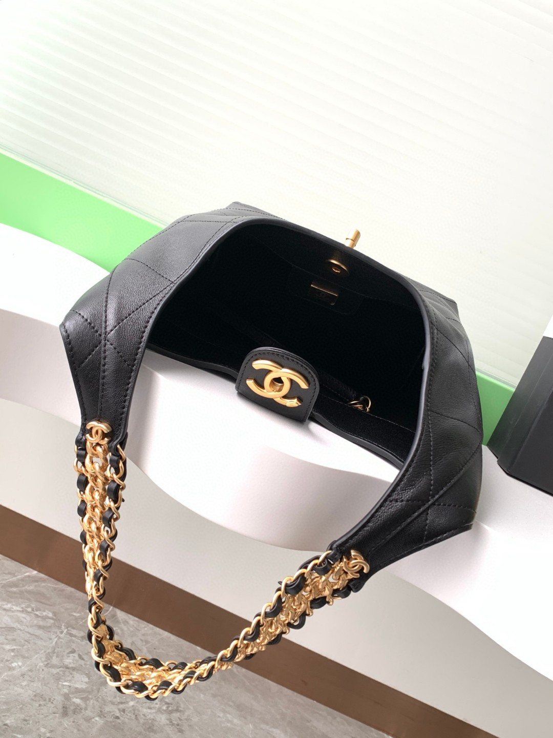 Ch*el hobo bag as5410 27x 23x 21cm