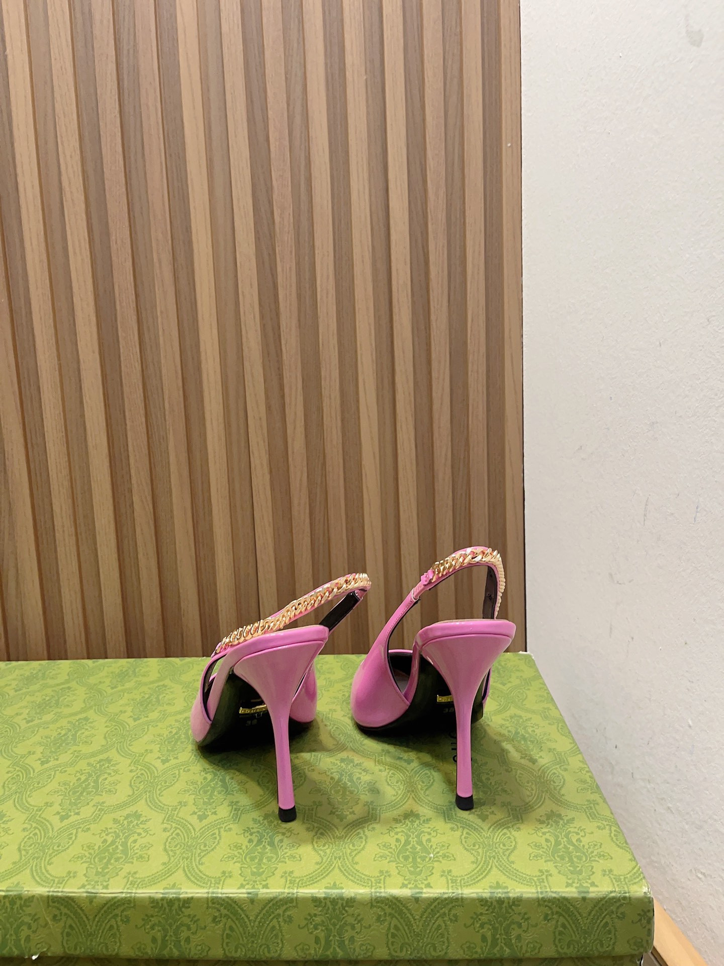 G*u*i signoria slingback pump high