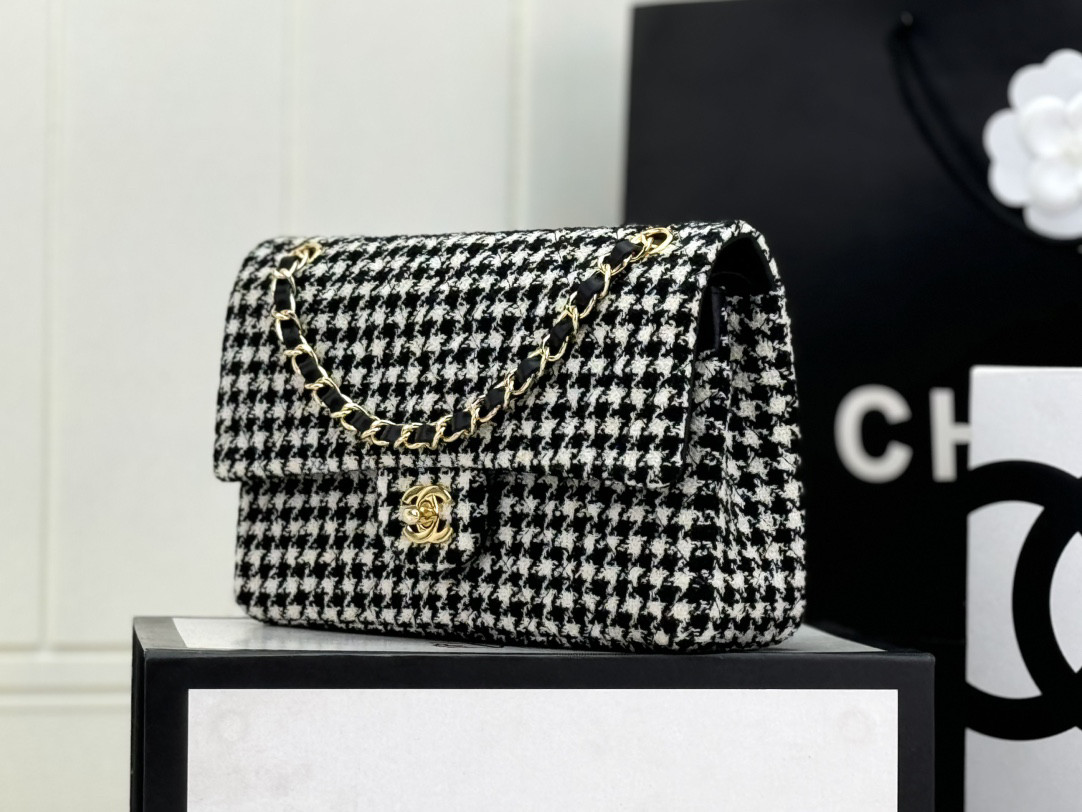 Ch*el mini classic 11.12 handbag 25 15.5 × 25.5 × 6.5 cm