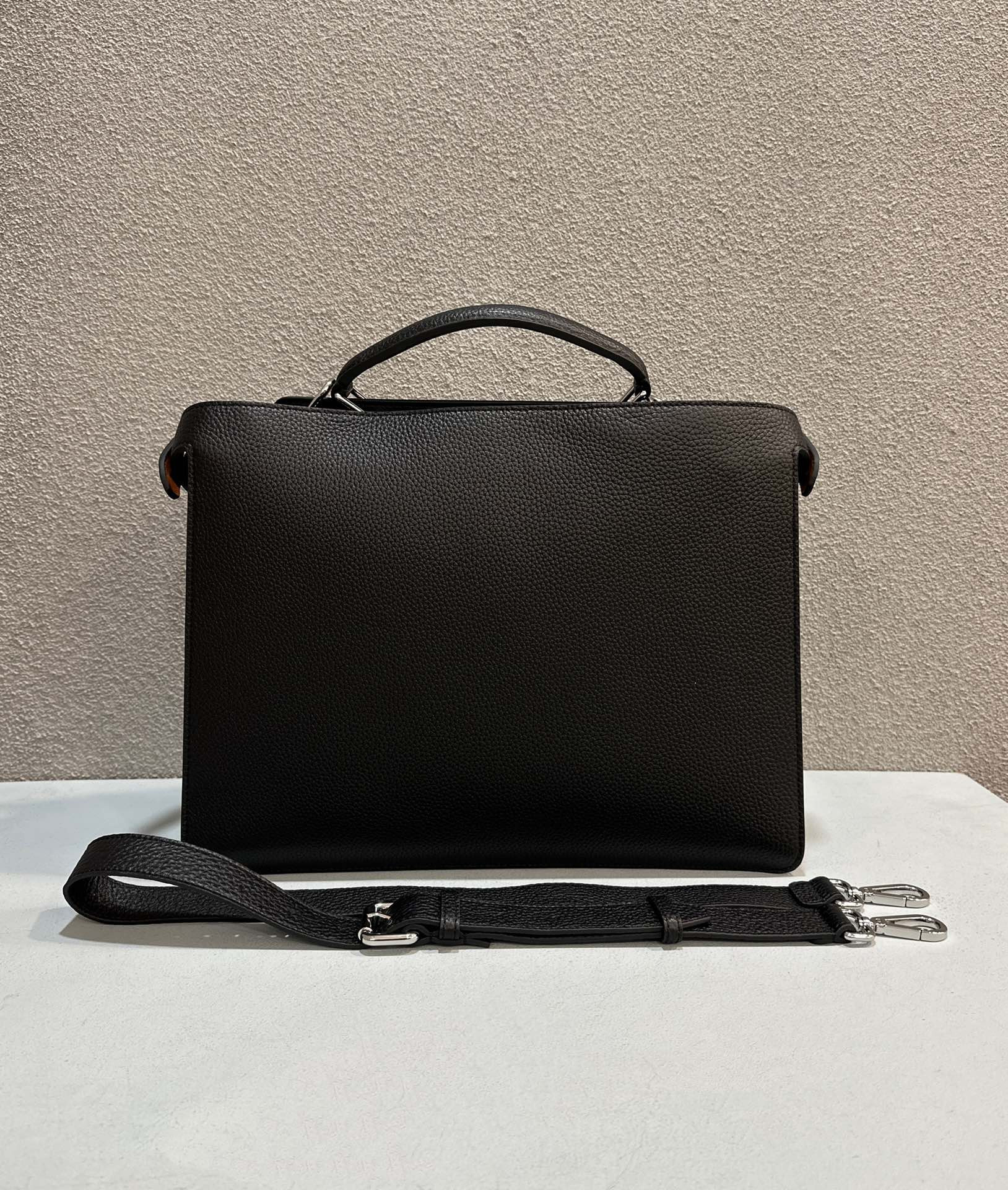 F**di peekaboo iseeu medium black leather bag 34x12x38cm