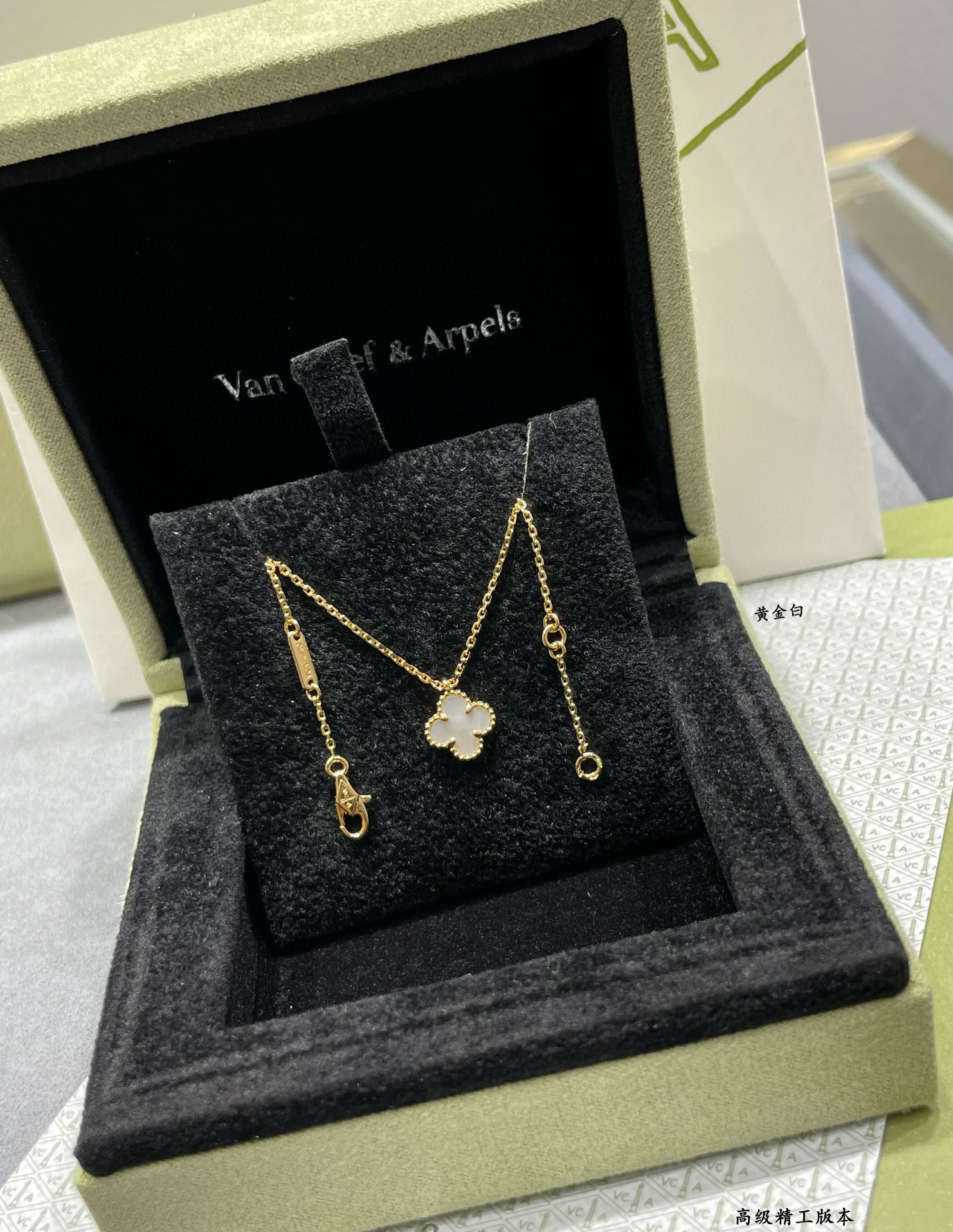 V*N CL*F & arpels mini necklace diameter approx 1.0cm,chain length approx 40+5cm