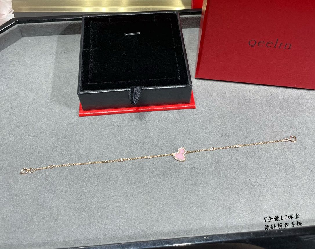 Qeelin Tilted Gourd Bracelet