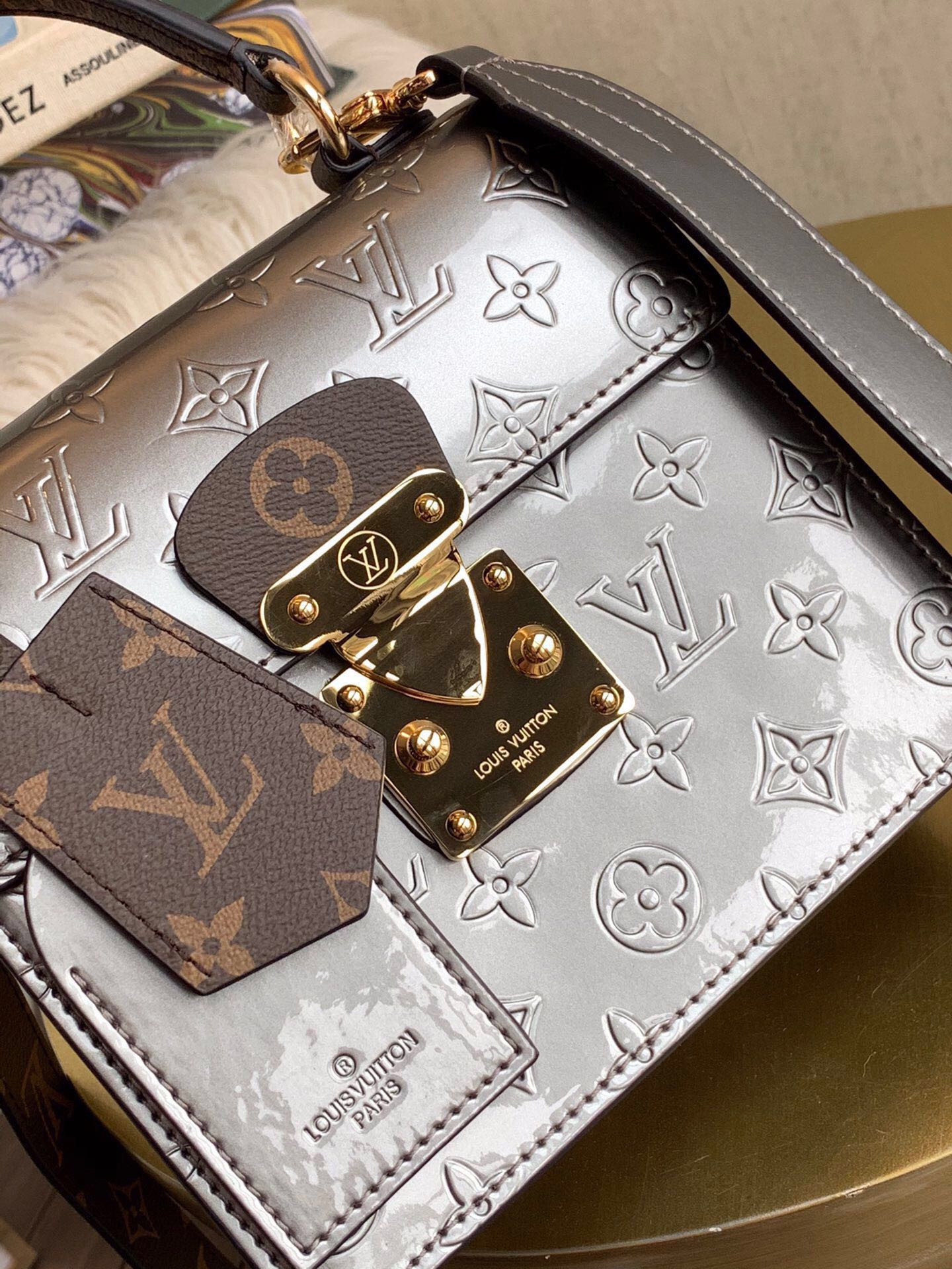 LV SPRING STREET M90567