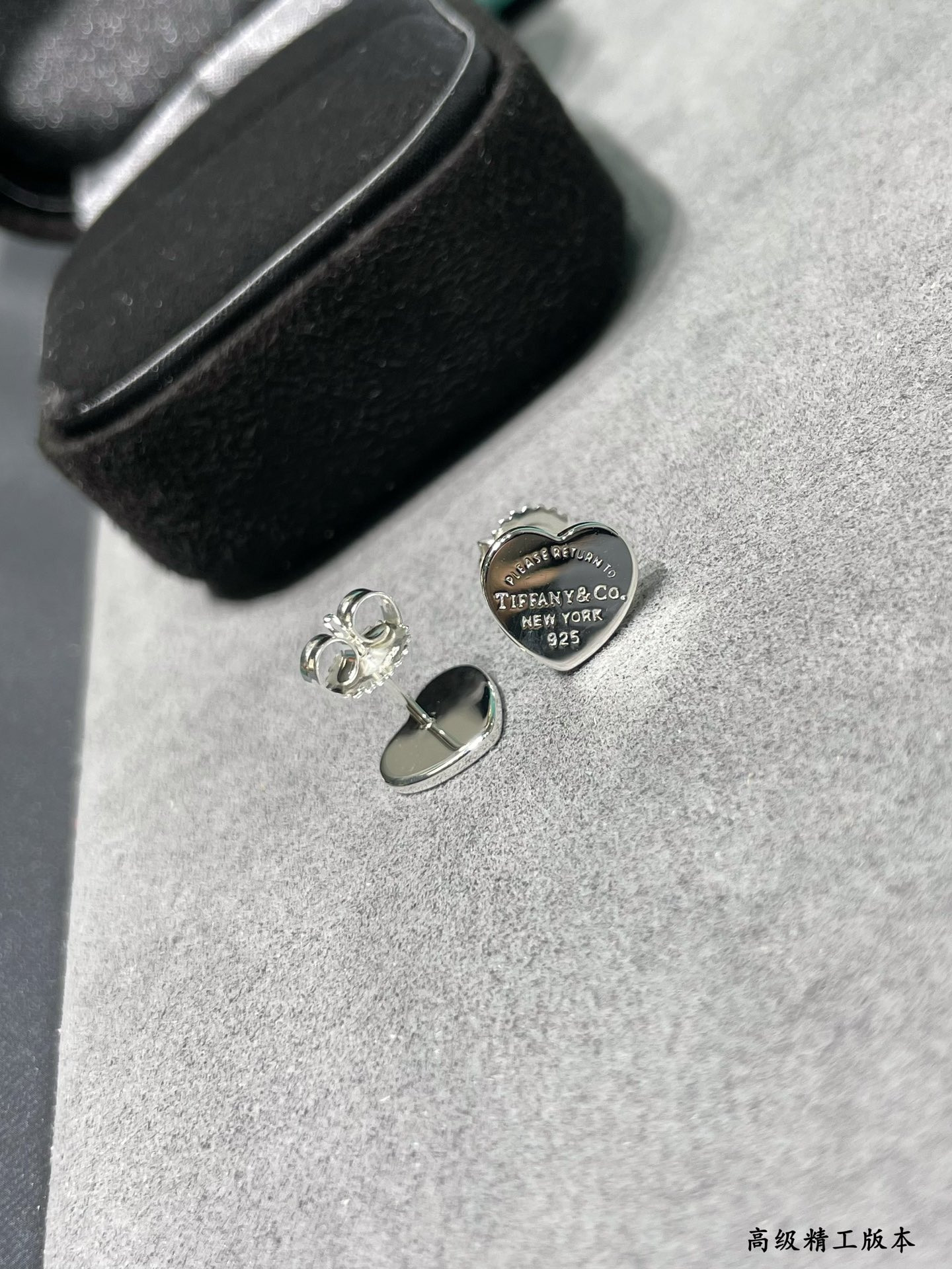T*f*ny & co. heart stud earrings in sterling silver ag925