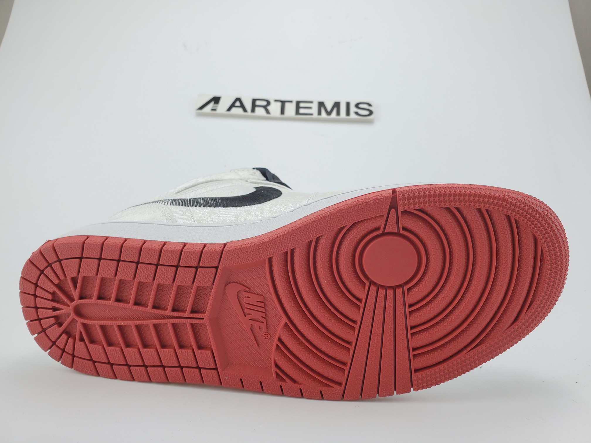 Air Jordan 1 Mid SE Fearless Edison Chen Clot