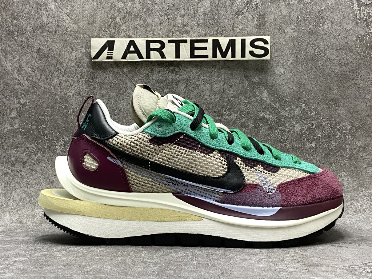 Nike Vaporwaffle Sacai Villain Red Neptune Green