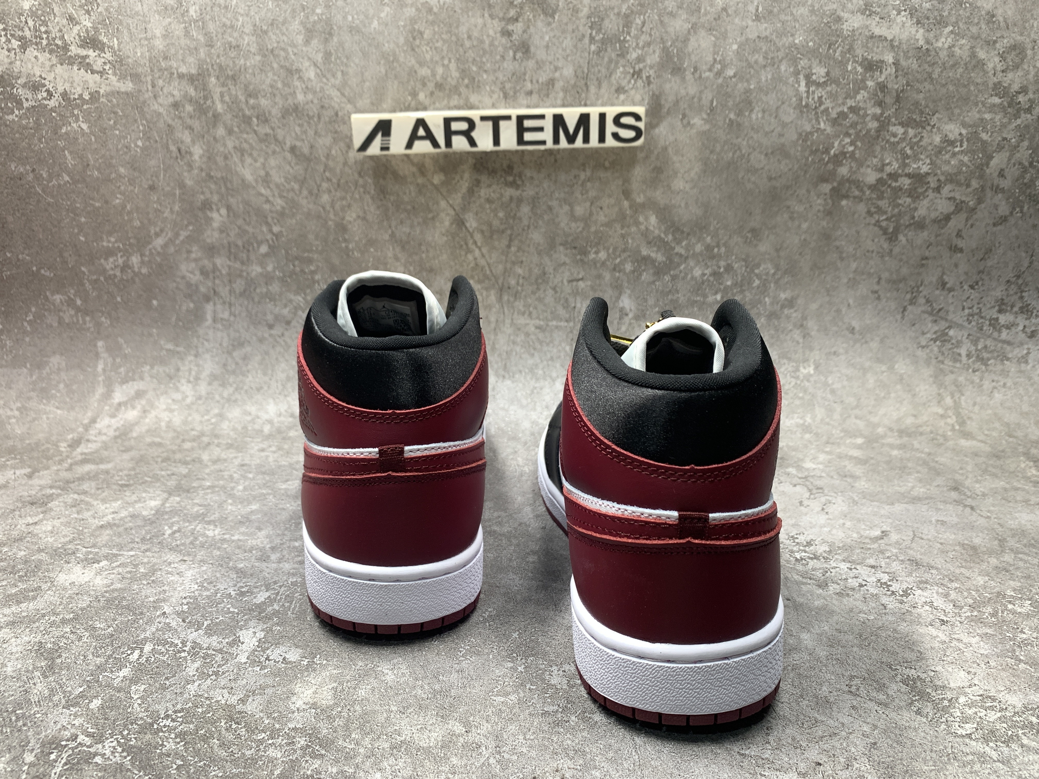 Air Jordan 1 Mid SE Black Dark Beetroot