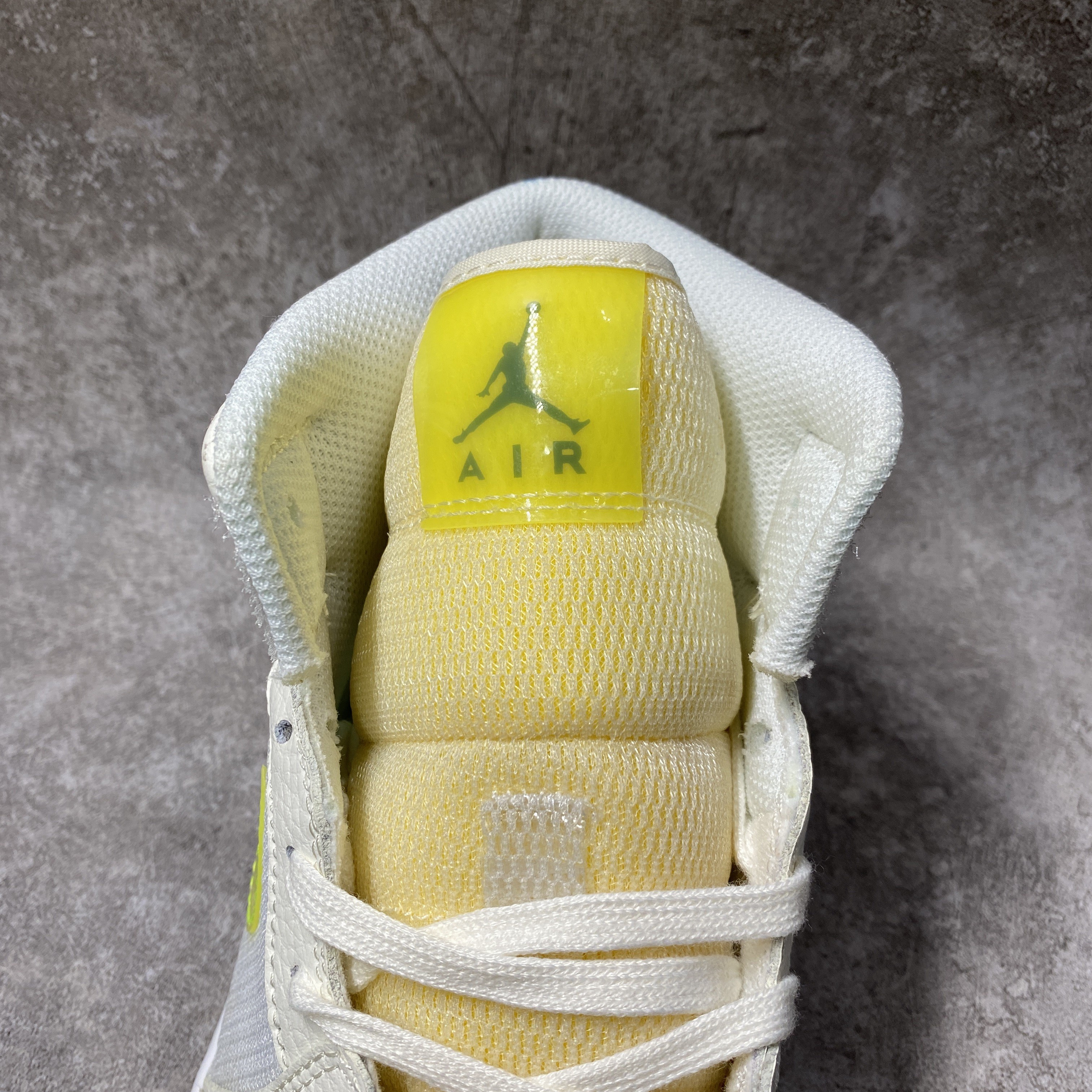 Air Jordan 1 Mid SE Voltage Yellow