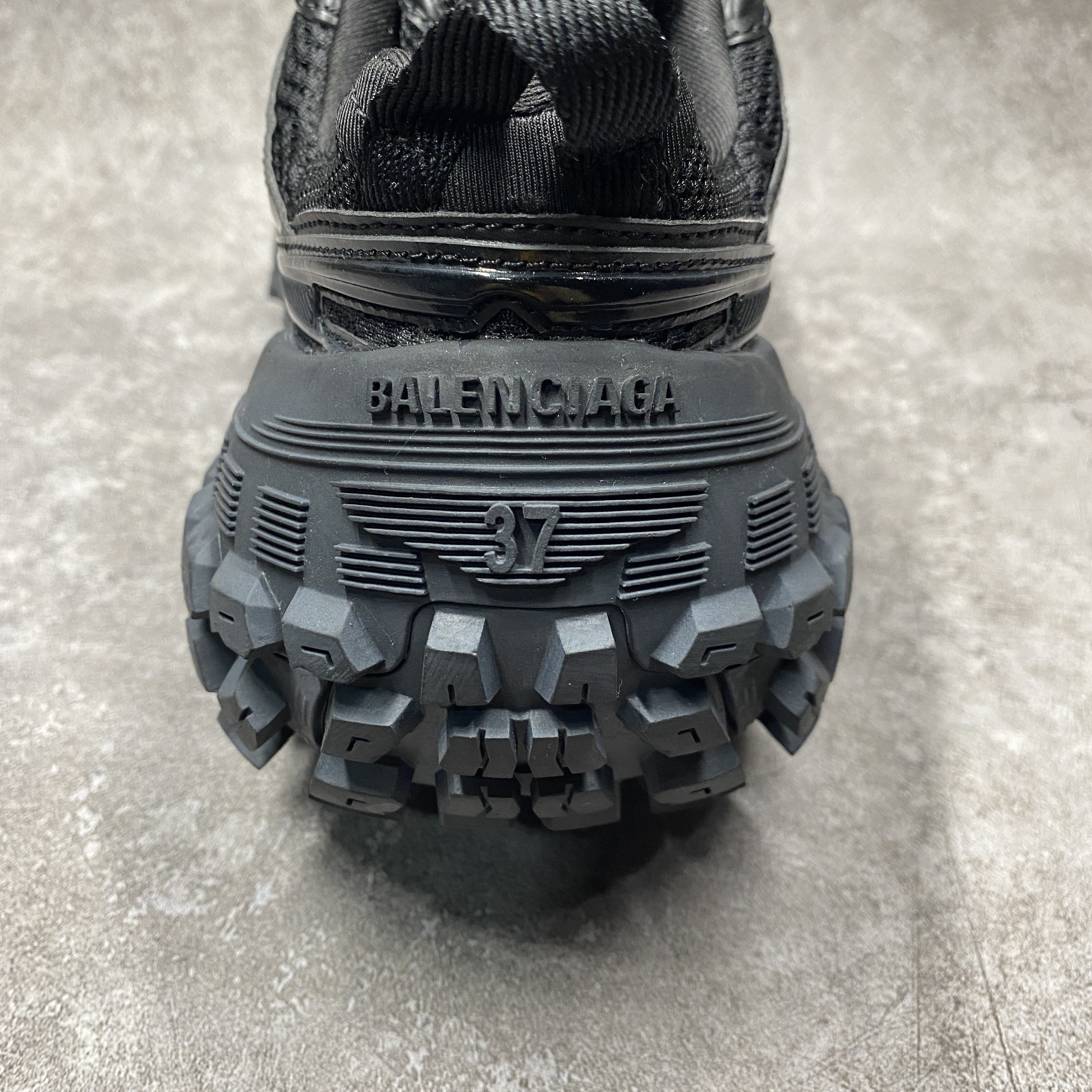 Balenciga Defender Black