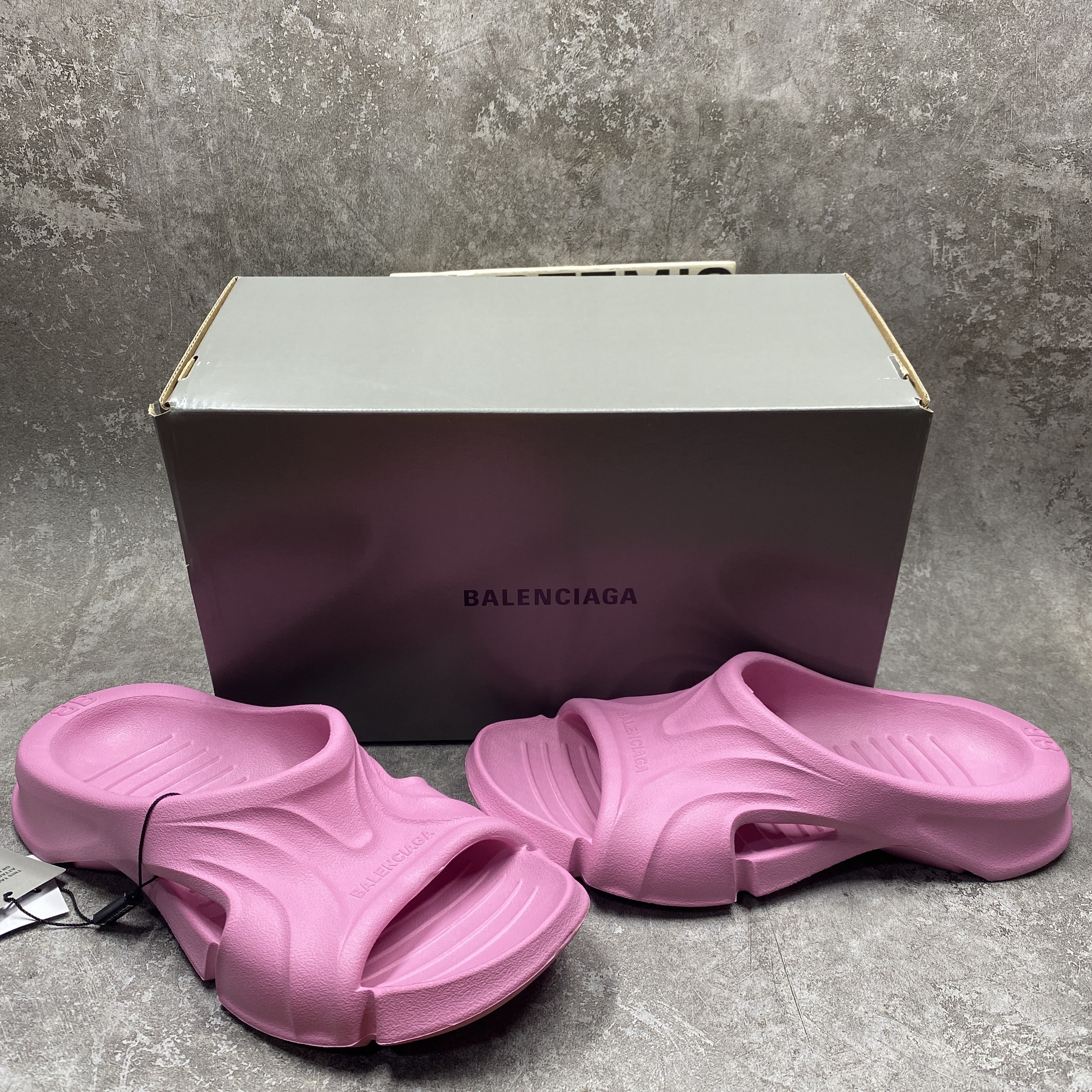 Balenciga Mold Slides Pink (run one size bigger)