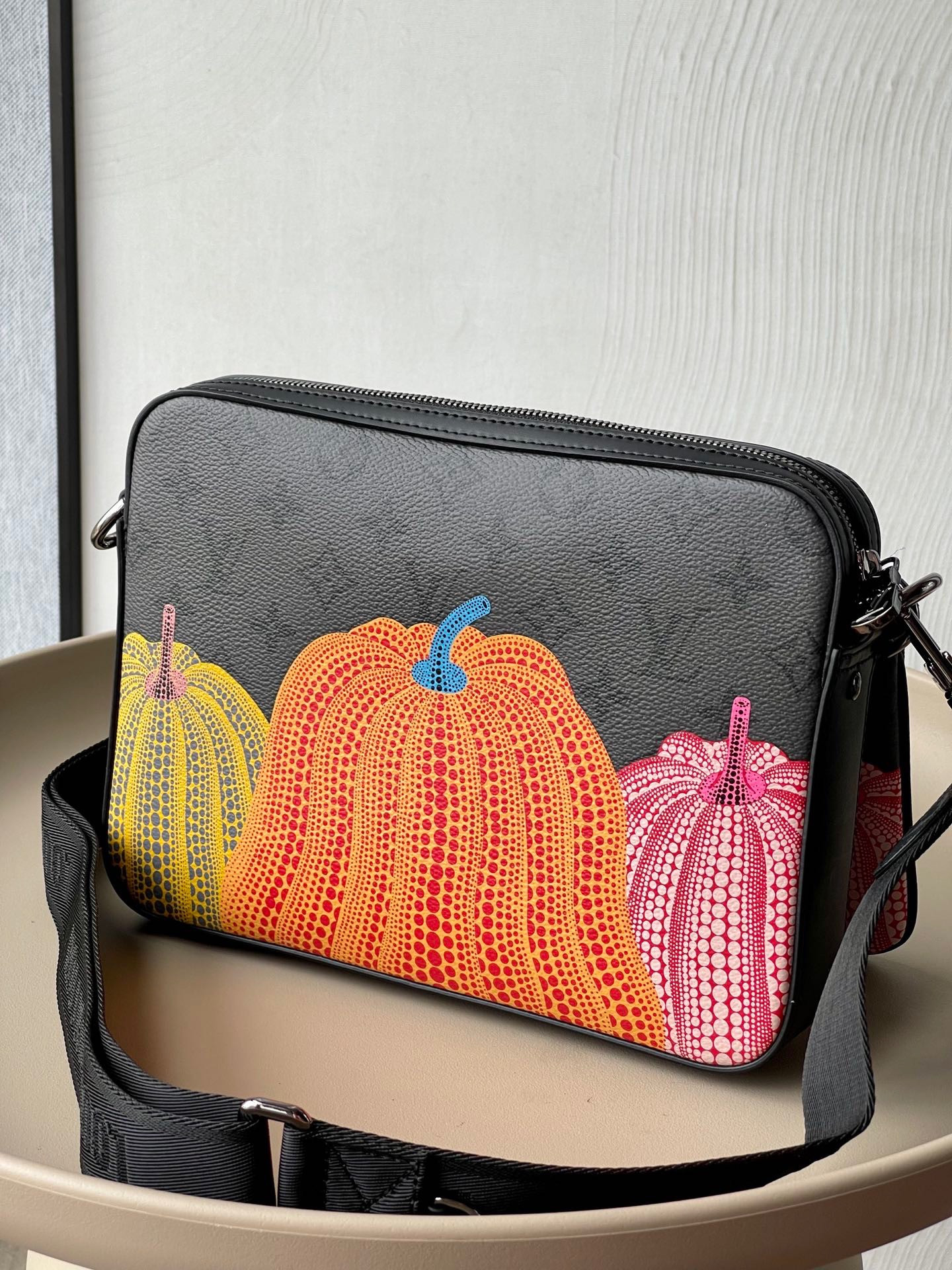 M46435 LV x YK Trio Messenger M46435