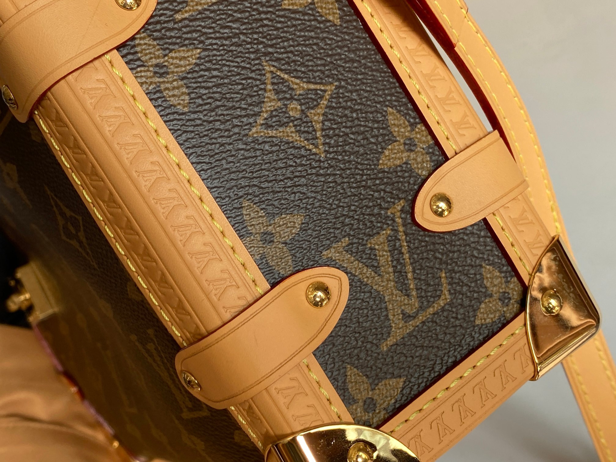 LV Side trunk MM M46358 8.3 x 5.5 x 2.4 inches