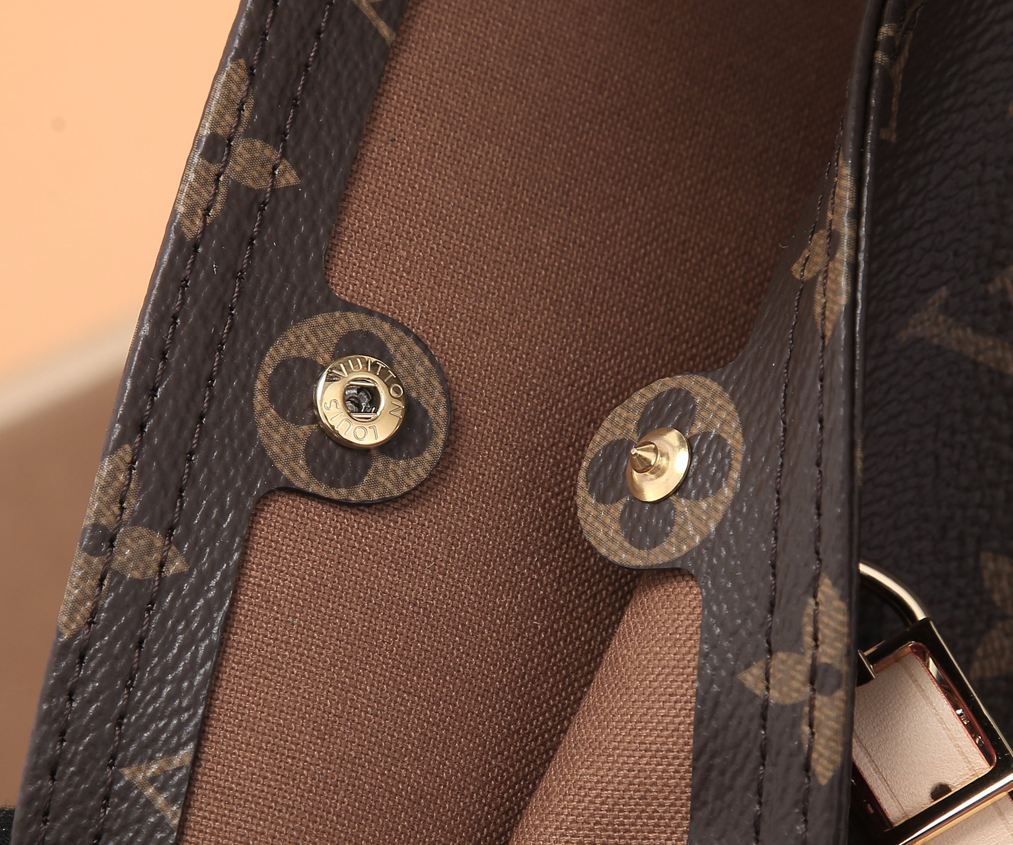 LV Atlantis GM M46817 13.4 x 13.4 x 5.3 inches