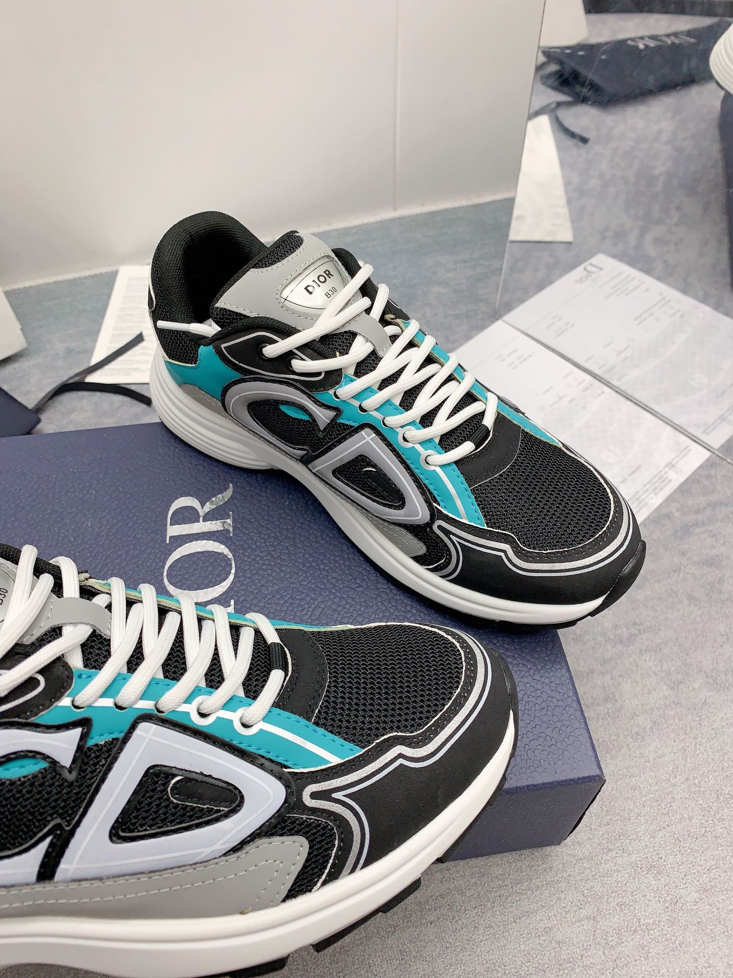 ua D*or b30 anthracite gray