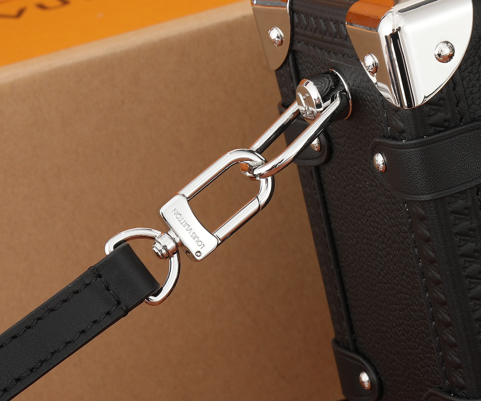 LV Side Trunk MM M25160 8.3 x 5.5 x 2.4 inches