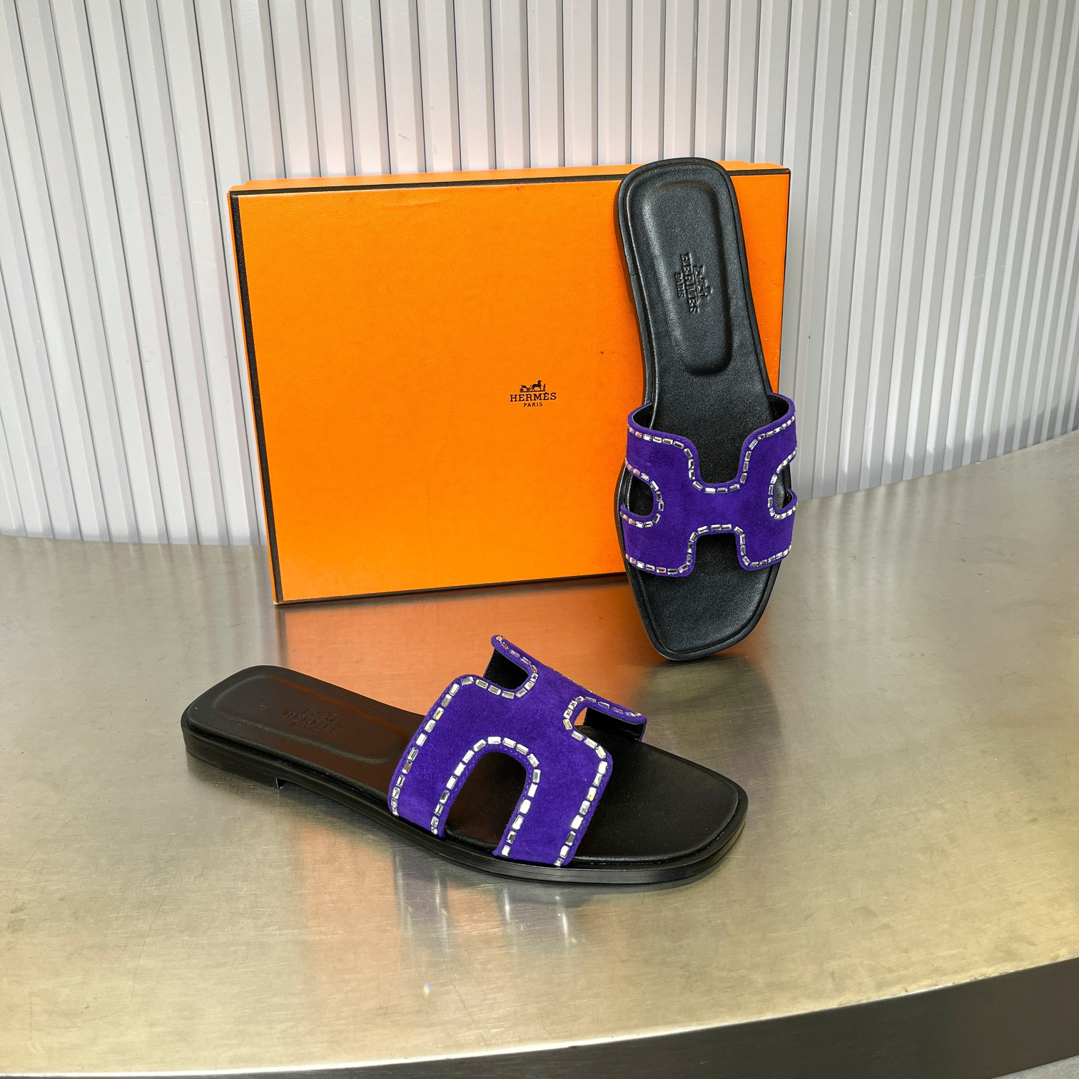 ua H**me5 oran sandal