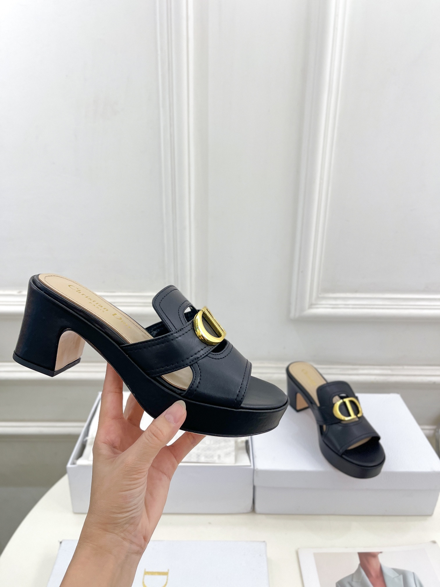 ua D*or 30 montaigne platform slide