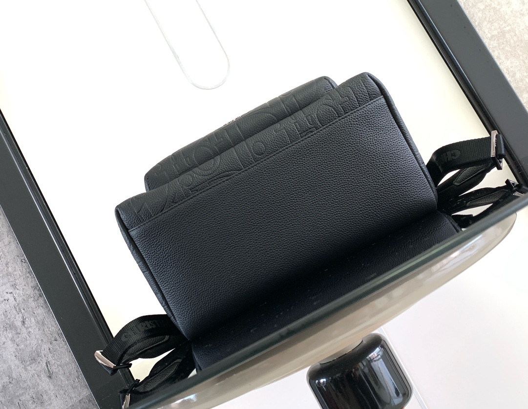 rider 2.0 backpack black D*or gravity leather and black grained calfskin 31 x 40 x 18 cm