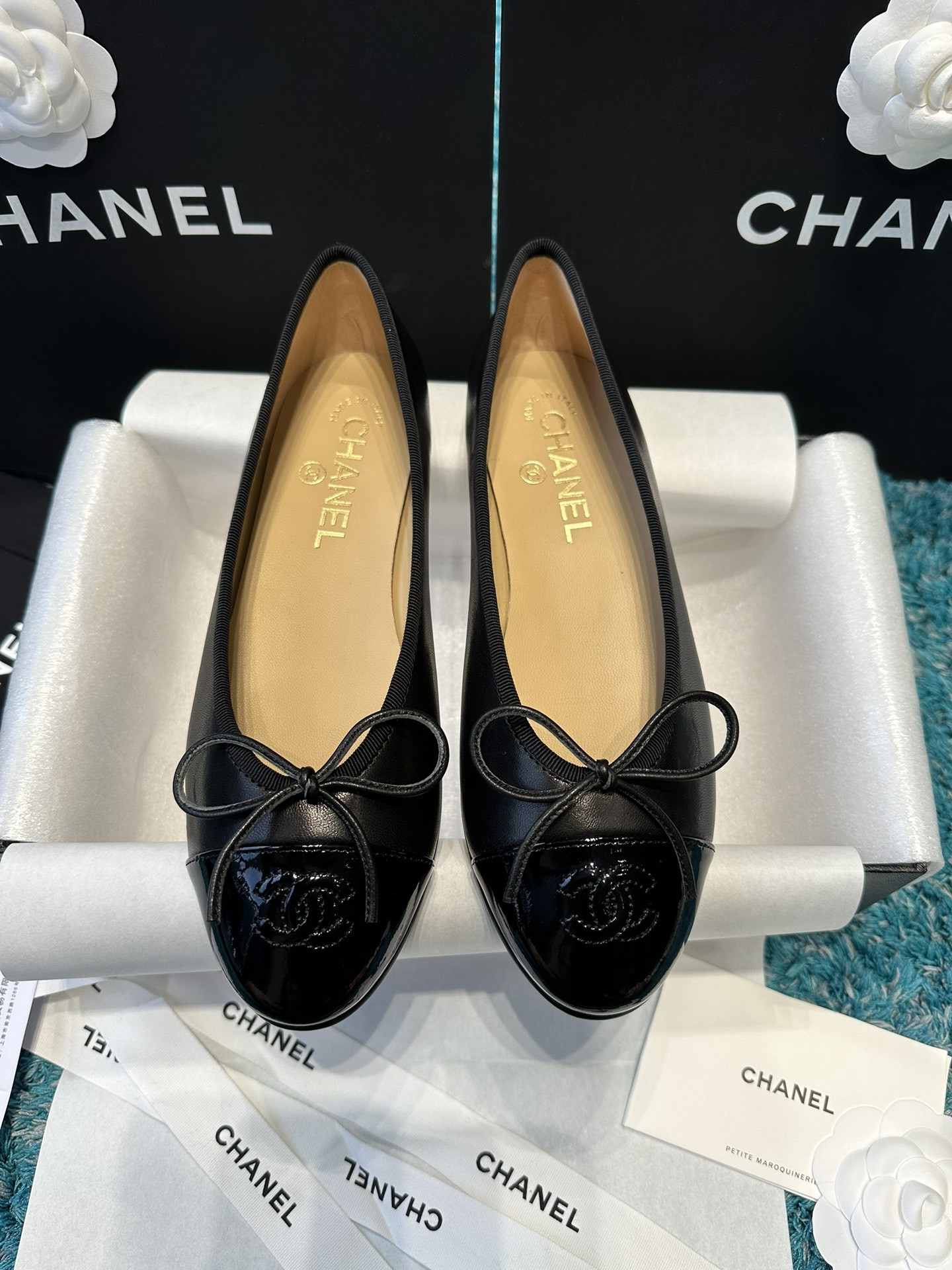 ua Ch*el ballet flats