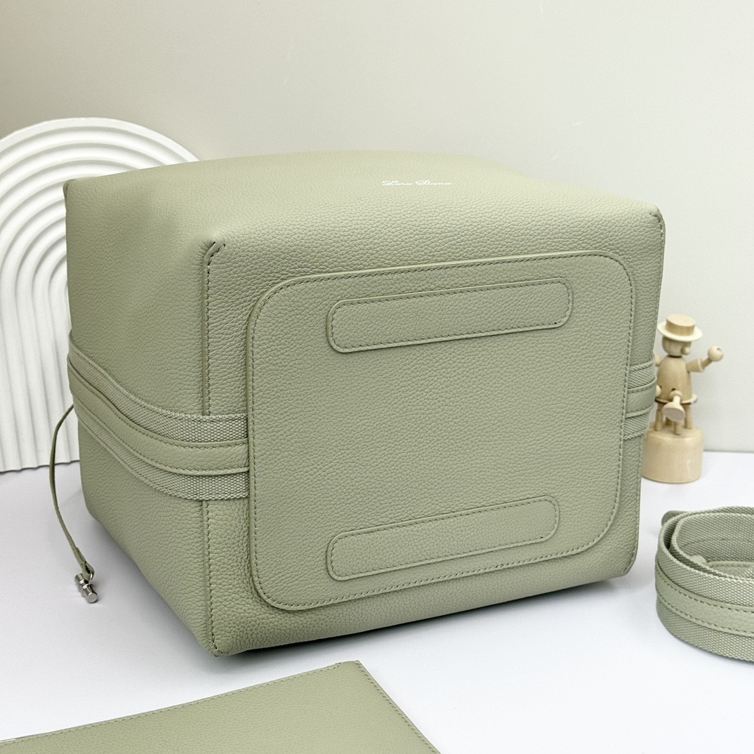 L**o p*ana large bale bag grained calfskin 24 x 20 x 27 cm