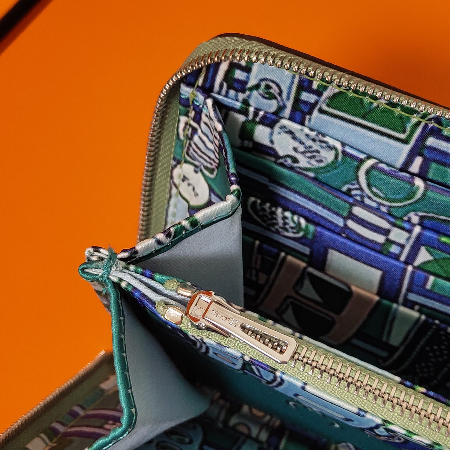 H**me5 long wallet 20x11cm