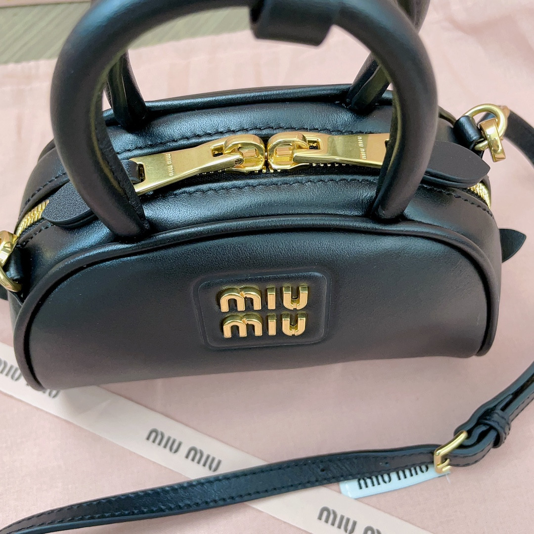 Miu Miu Dumpling bag 18X11.5X8cm