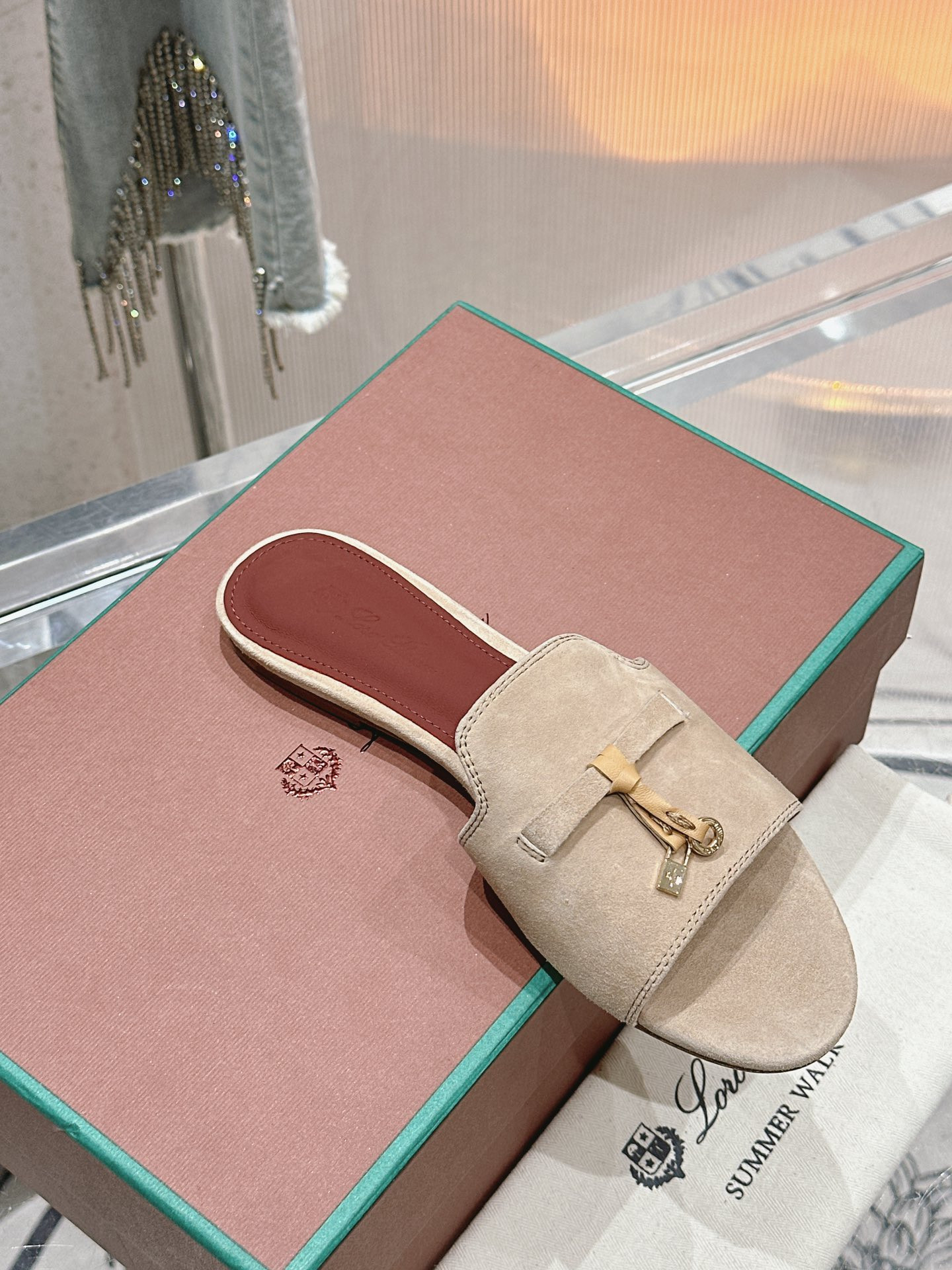 ua L**o p*ana summer charms sandal