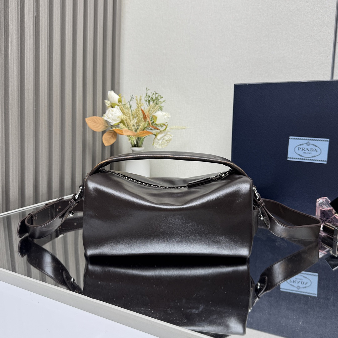 Pra*a nappa leather shoulder bag 24x11x11cm