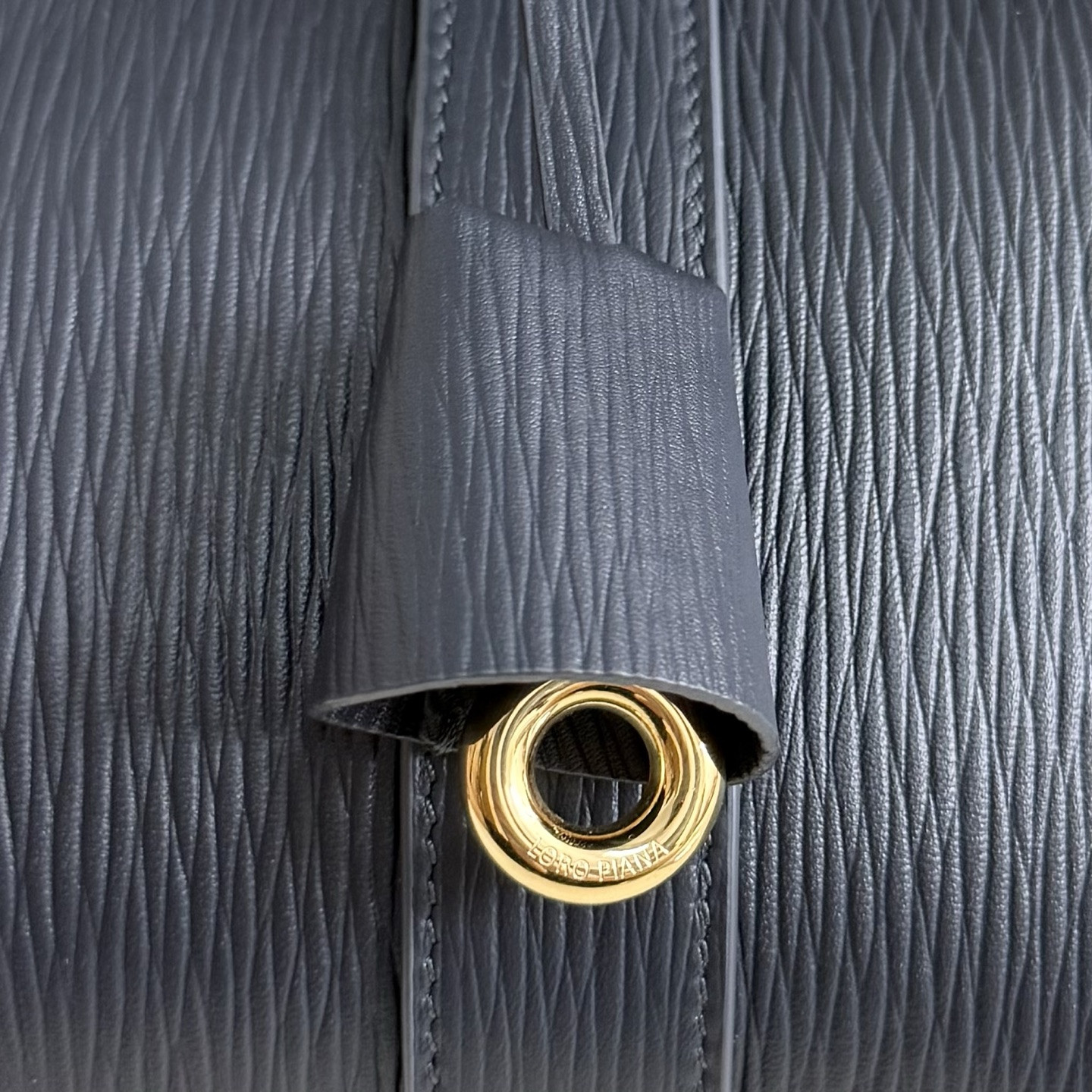 L**o p*ana loom l25 calfskin dark blue 25x18x12.5cm