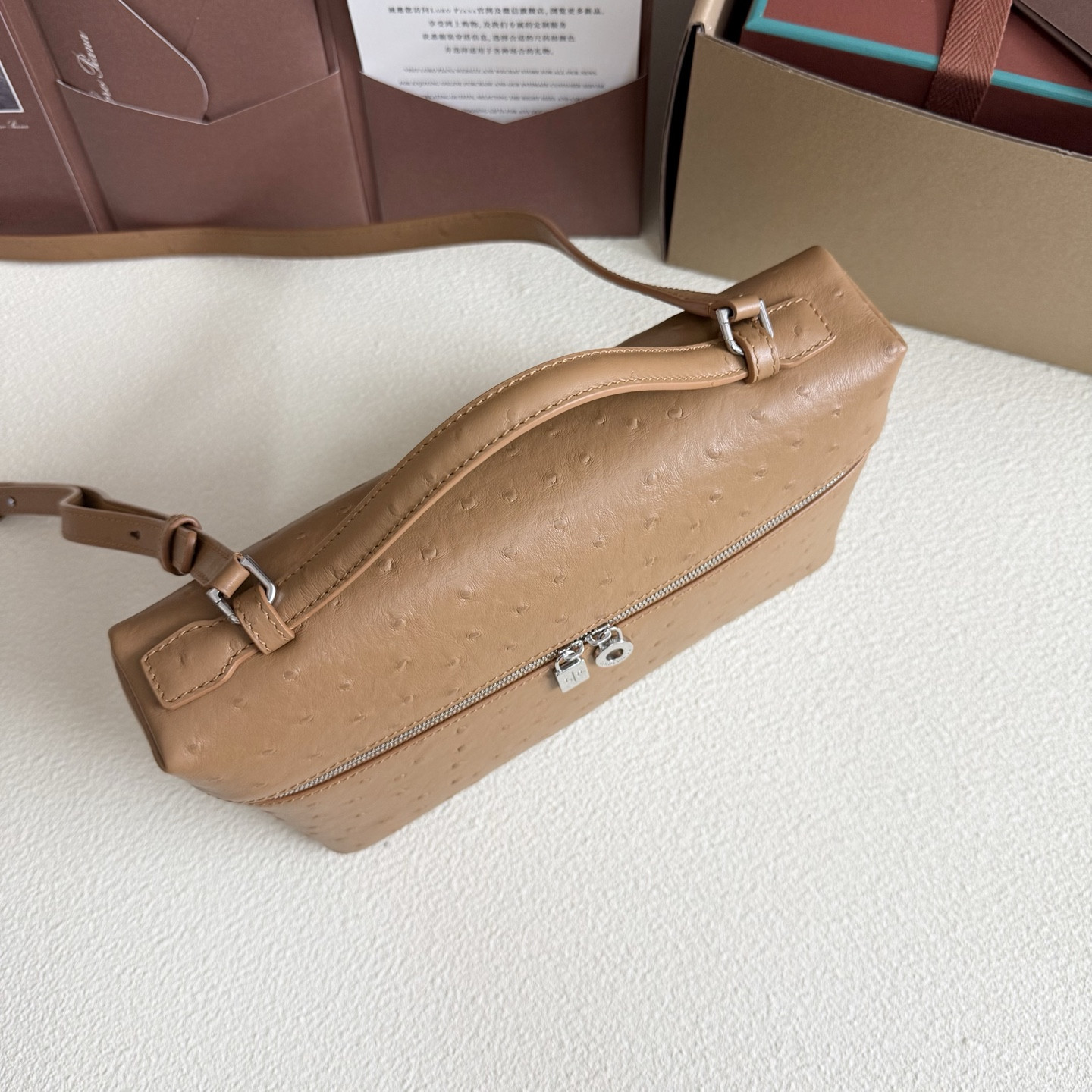 L**o p*ana extra pocket l27 ostrich-grained leather 16x27x10cm